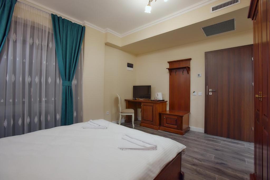 Hotel Imperium Botiz 外观 照片