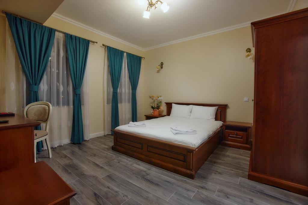 Hotel Imperium Botiz 外观 照片