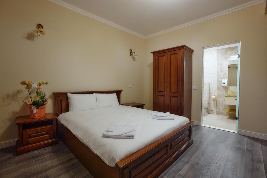 Hotel Imperium Botiz 外观 照片