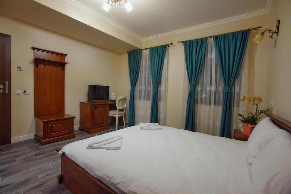 Hotel Imperium Botiz 外观 照片